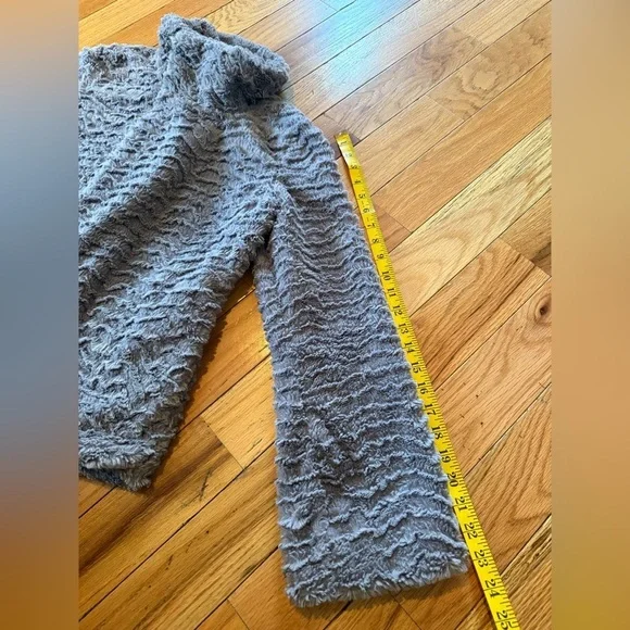 Patagonia Pelage Faux Fur Jacket Women’s Size Small Gray/Pink Full Zip/Snap - Picture 12 of 12